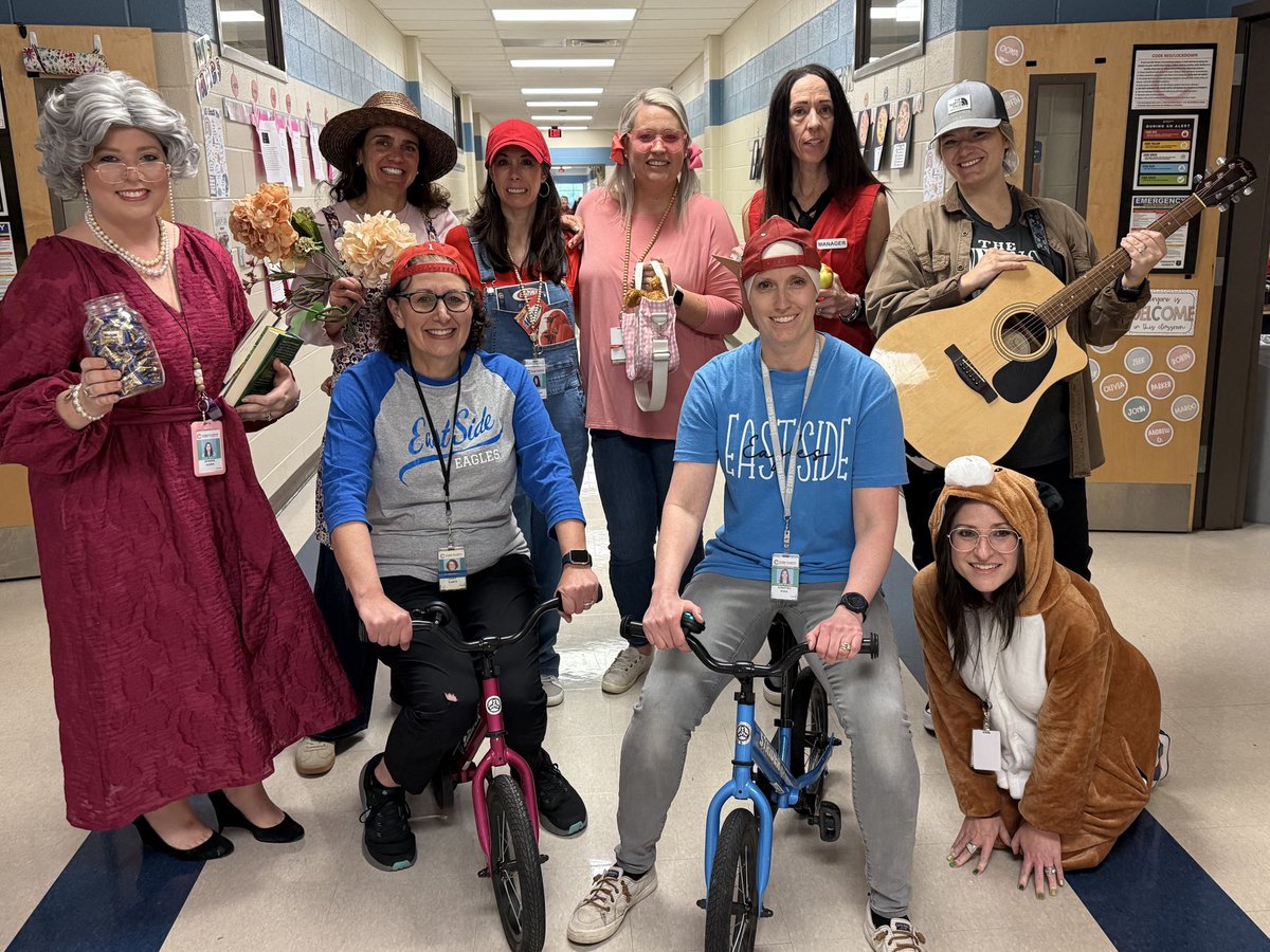 MrsTessField's tweet photo. Because of Winn-Dixie day is my favorite day! We started the day with a 3rd grade parade as we all dressed as our favorite character. We ended the day by watching the movie to compare to the book, and enjoyed some surprise snacks from the book! Such a great day! @EastSide_CCSD https://t.co/UJKR0vcj0K