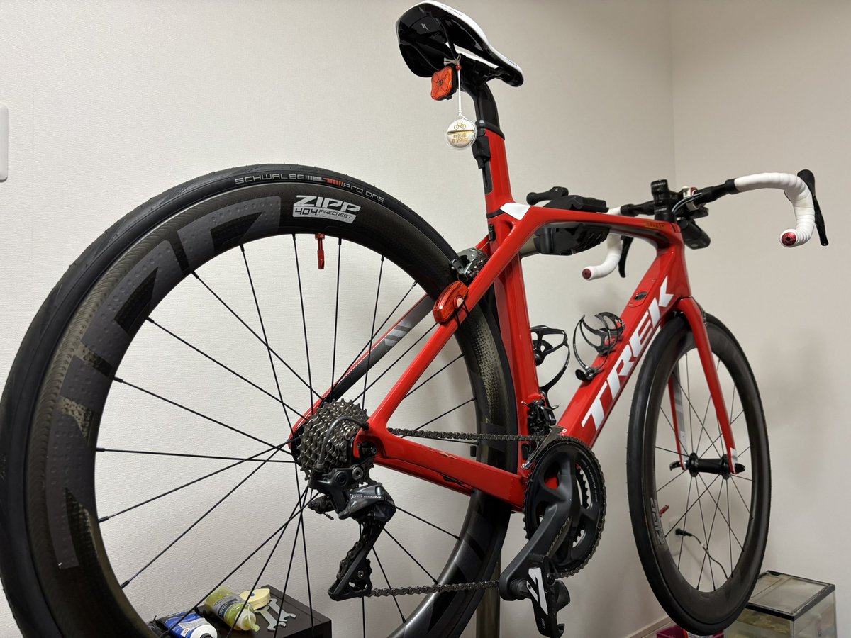 beginnerman888's tweet photo. peaty’sのチューブレスバルブつけてみたけど、イケメン過ぎる🥹
マドンがまた理想に近づいた！

そして初めてシュワルベプロワンを着脱したけど、めっちゃ簡単で感動した！！！
今までのタイヤは何だったんだっていうくらいスルッと入った👍
これはプロワンが入りやすいのか、ホイールとの相性か…？ https://t.co/Ha14awZCLc