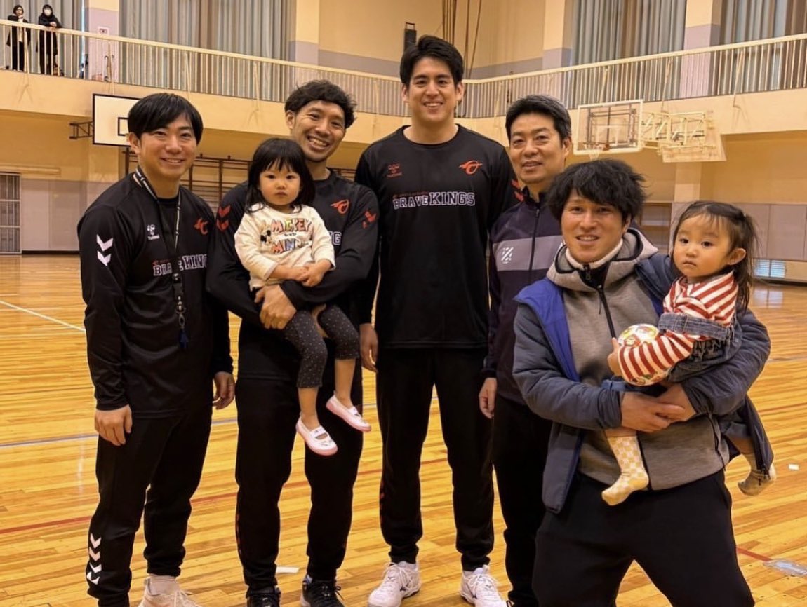 Local contribution activities at Nagoya

名古屋市、愛知県の中学ハンドボール界を長年支えてきた鳥本先生、大学の後輩北端先生が率いる扇台中学校と強豪クラブチーム・ブレスド名古屋ジュニアの2チームを対象にクリニックを行いました🤾‍♂️

#ハンドボール
#handball