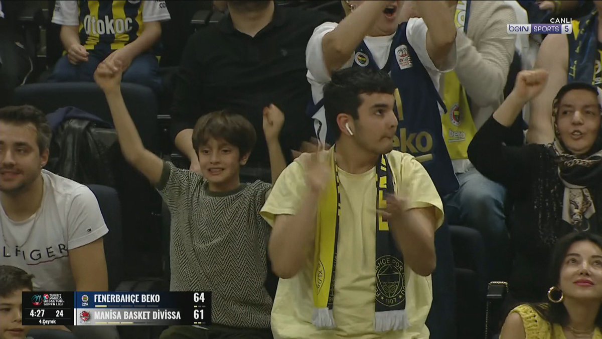 _bky's tweet photo. İşte o fotoğraflar.
“Bir Fenerbahçeli’nin Fenerbahçe’yi sevmesi Türkiye’nin en büyük kıyametidir- İslam Çupi”