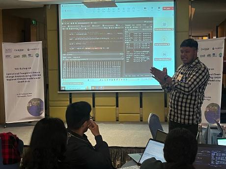 IWMI_'s tweet photo. 🌍 IWMI recently delivered specialized training on CORDEX model selection over South Asia during a 3-day workshop in Kathmandu hosted by @Small_Earth. Participants from ��🇩 🇧🇹 🇮🇳 🇳🇵 🇵🇰 gained essential skills for analyzing climate projections in the climate-vulnerable region. https://t.co/buUYOGPYyU