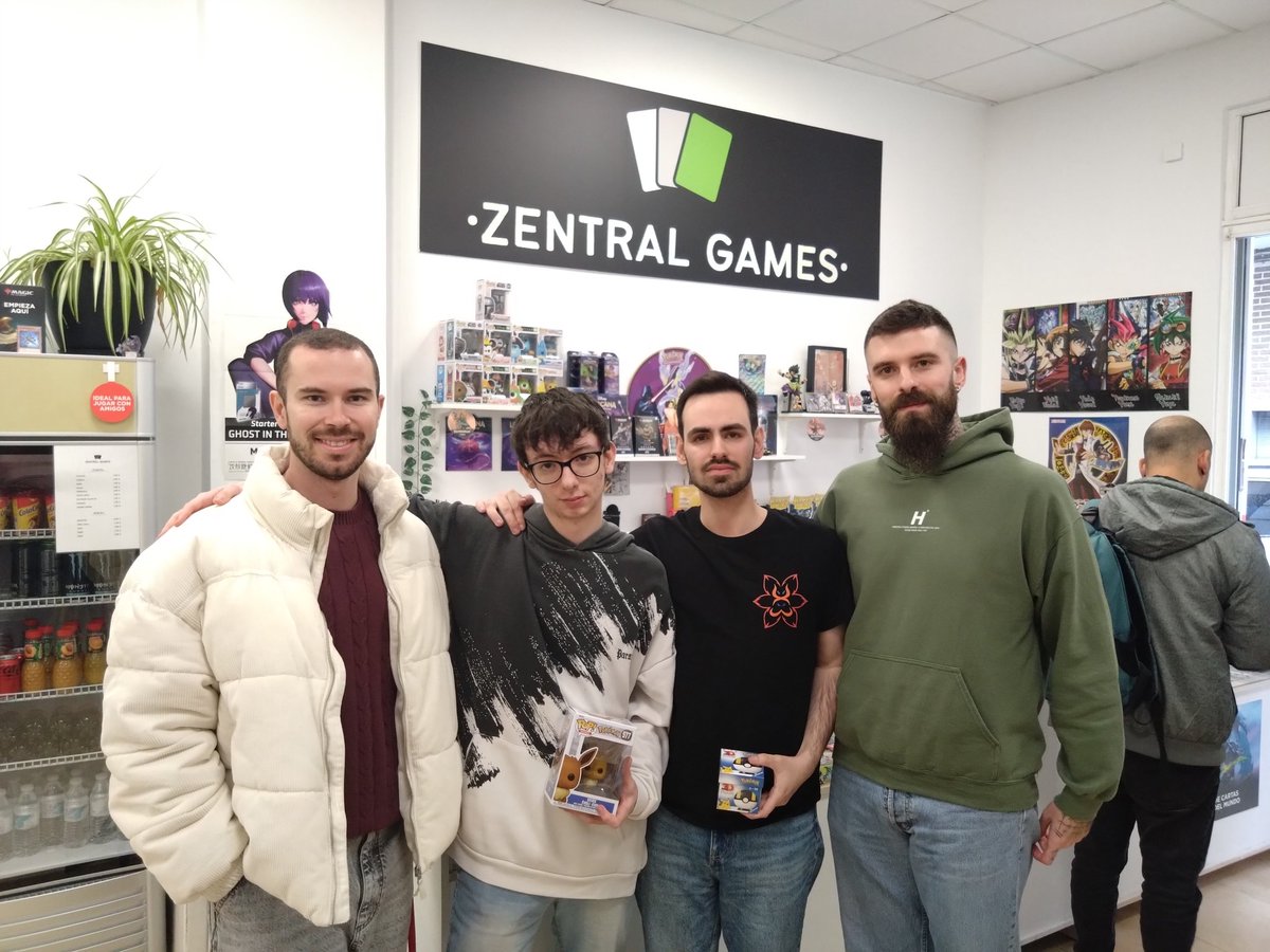 El Top 4 con sus premios. Enhorabuena!! <a href="/Destre6666/">T1F Destre</a> <a href="/sergiopw23/">Sergio 🇮🇨</a> <a href="/Noguerol_31/">Alberto Noguerol</a> <a href="/davidpriego97/">David Priego</a>