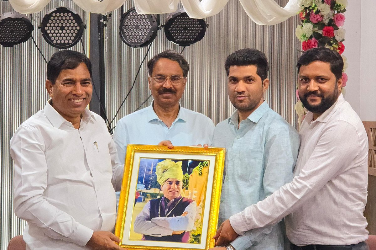 माननीय सांसद योगेन्द्र चंदोलिया जी के मरुधरा प्रदेश की राजधानी जयपुर आगमन पर आत्मीय मुलाकात एवम स्वागत करने का शोभाग्य मिला |
<a href="/yogenderchando1/">Yogender chandolia</a>