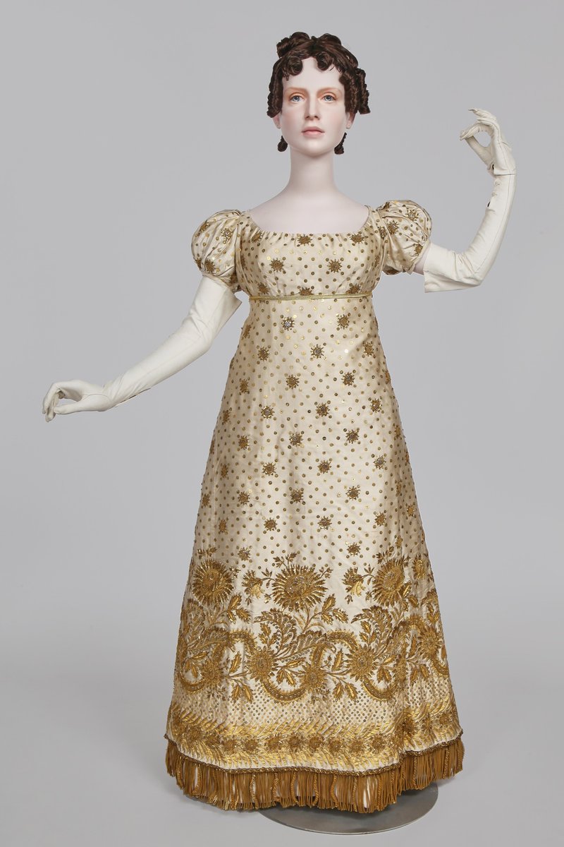 wikivictorian's tweet photo. Court dress, 1810-15. Kerry Taylor Auctions. https://t.co/fjl1gMROrc