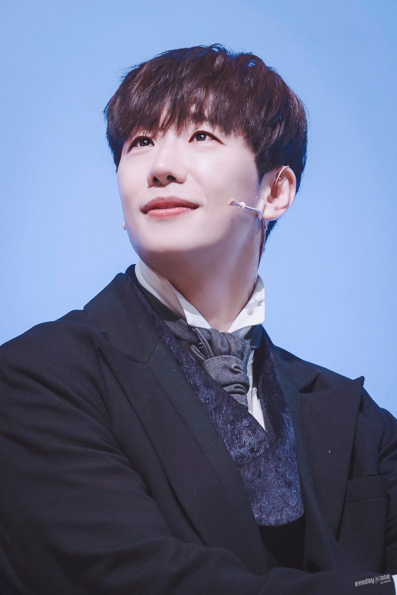 똑부러진 수달
                                                    순딩이 수달

아니 고작 3개월 차이인데 왜케 다르냐고 흑발반깐 작베를은 완죠니 어른이에효,,,