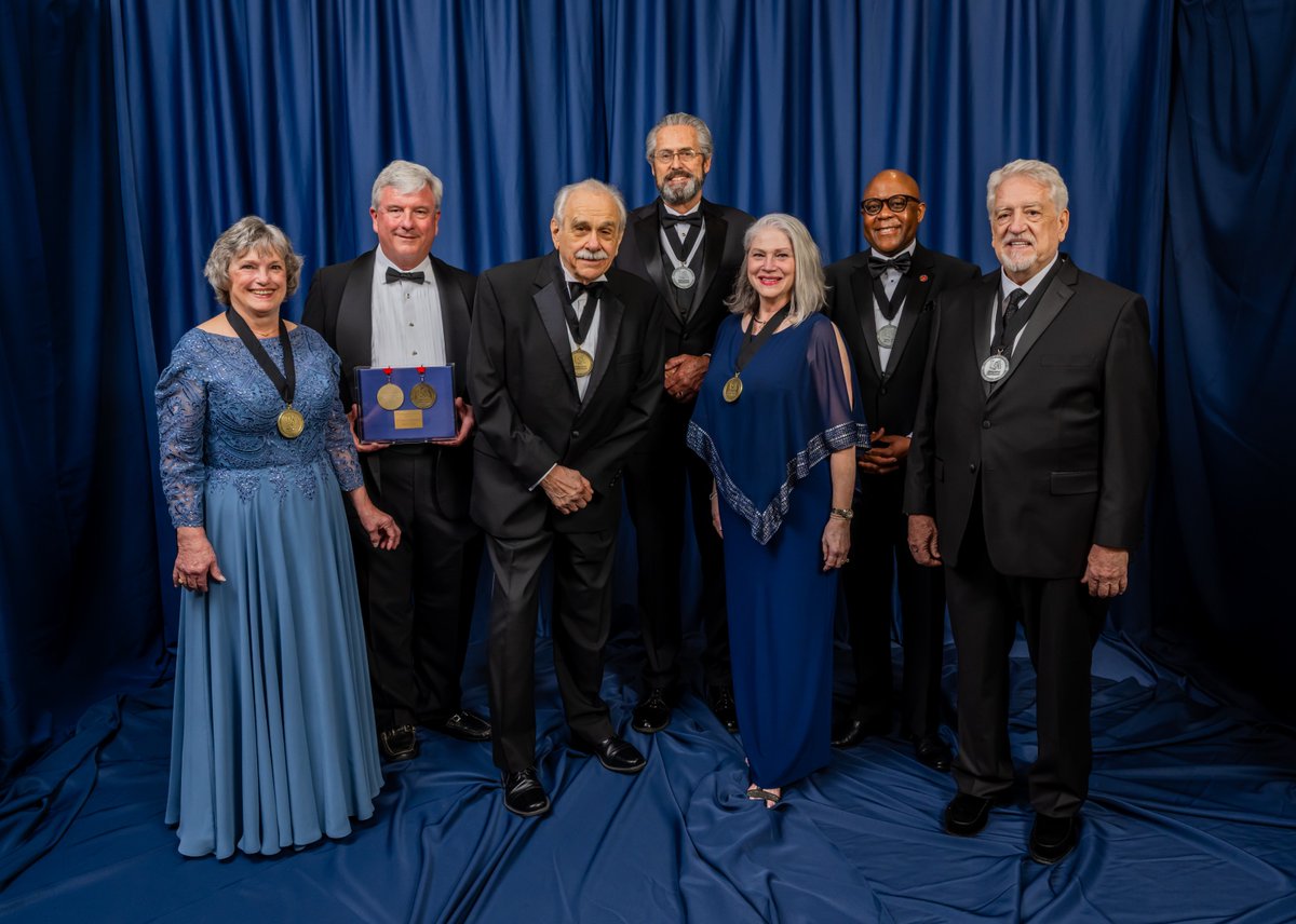 The University of South Alabama National Alumni Association recognized alumni, a longtime department chair and the J.L. Bedsole Foundation for their contributions and achievements. #ReadySouthGo
Read More: ow.ly/r9zA50VioEC