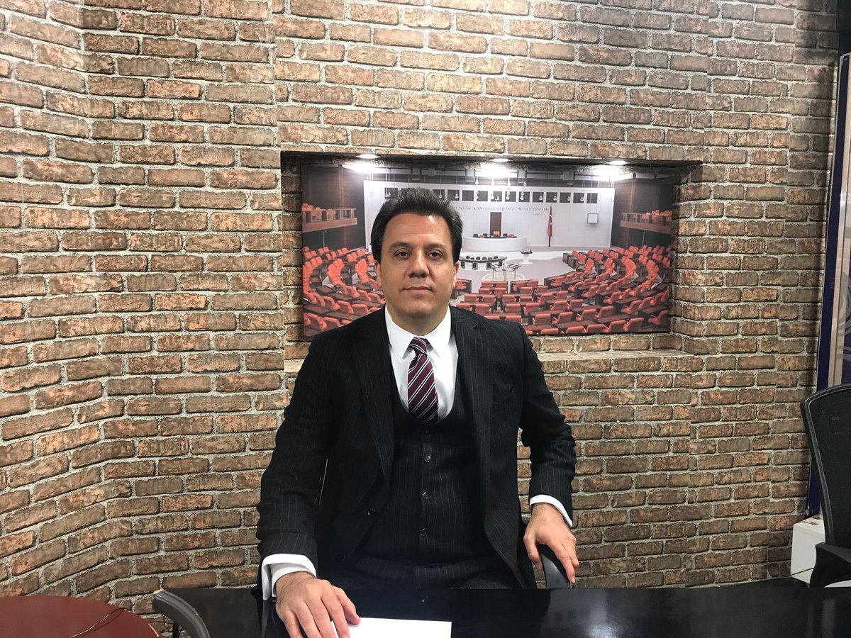 sanliurfahaberleri.net/sanliurfada-bo…

Şanlıurfa’da Boşanma Oranları artıyor..

Av. Eyyüp Sabri Öncel, yaptığı açıklamada Türkiye genelinde, özellikle de Şanlıurfa’da boşanma oranlarının arttığını belirtti.
Genelde Türkiye de ama özel de ise Şanlıurfamız da maalesef boşanma oranları