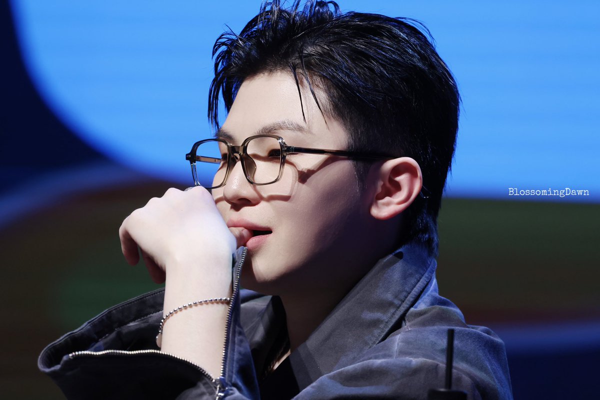 BlossomingDawn's tweet photo. 250316 fanparty

#우지 #WOOZI 
#세븐틴 #SEVENTEEN https://t.co/n8cI80eaq2