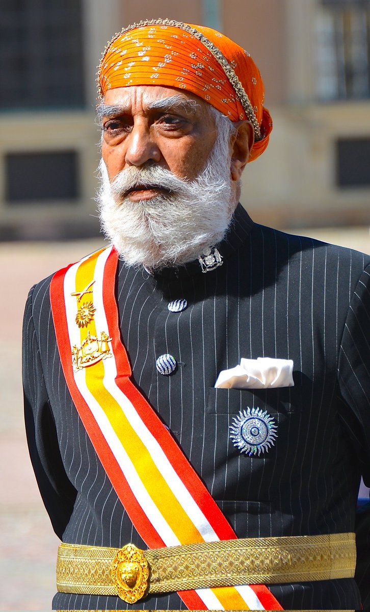 Ishwar Singh Bhati  (@ishwarsinghbh15) on Twitter photo मेवाड़ राजपरिवार के वरिष्ठ सदस्य श्री अरविंद सिंह जी मेवाड़ के निधन का समाचार अत्यंत दुःखद है।
ईश्वर दिवंगत आत्मा को शांति प्रदान करें और उनके परिजनों को यह अपार दुख सहन करने की शक्ति दें। मेवाड़ राजपरिवार के वरिष्ठ सदस्य श्री अरविंद सिंह जी मेवाड़ के निधन का समाचार अत्यंत दुःखद है।
ईश्वर दिवंगत आत्मा को शांति प्रदान करें और उनके परिजनों को यह अपार दुख सहन करने की शक्ति दें।