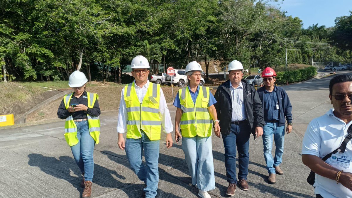 as_salazar's tweet photo. Administradora General de @AsepPanama , Zelmar Rodríguez y autoridades de @Etesatransmite inspeccionaron esta mañana la planta térmica en La Chorrera y ha girado instrucciones al personal técnico de la Dirección Nacional de Electricidad para iniciar las investigaciones del hecho. https://t.co/YYKSxb9O5E