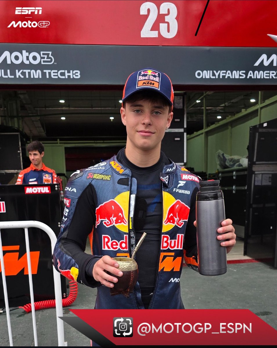 autodromotrh's tweet photo. Por si les quedaban dudas 🇦🇷😉
🧉 Valentín #Perrone y el mate más argentino que verás hoy
📸 @motogp_espn
#Moto3 #ArgentinaGP #ValentinPerrone #Repost https://t.co/xE7FZHNleJ