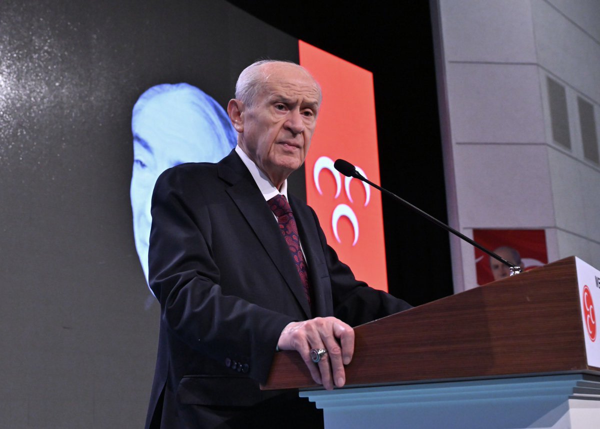 CHP’nin ve yandaş televizyon kanallarının terörsüz Türkiye hedefini sabote etme gayesi, diyalog kanallarını baltalama gayreti maalesef gözle görülecek kadar açıktır ve açıktadır.
Dil ve üslup çoraklığıyla birlikte fikri ve siyasi çarpıklık CHP’yi Türkiye’nin karşısında sivrilen