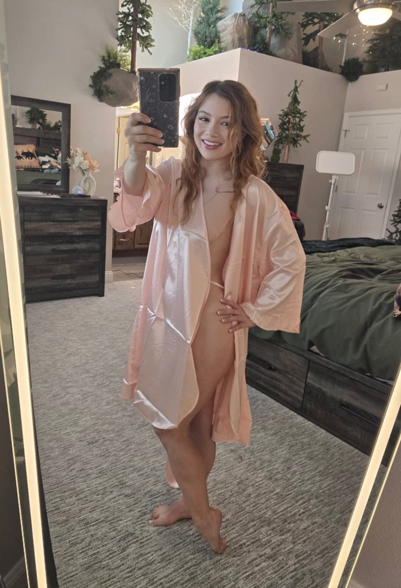 If I caught your attention say hi? 💗
