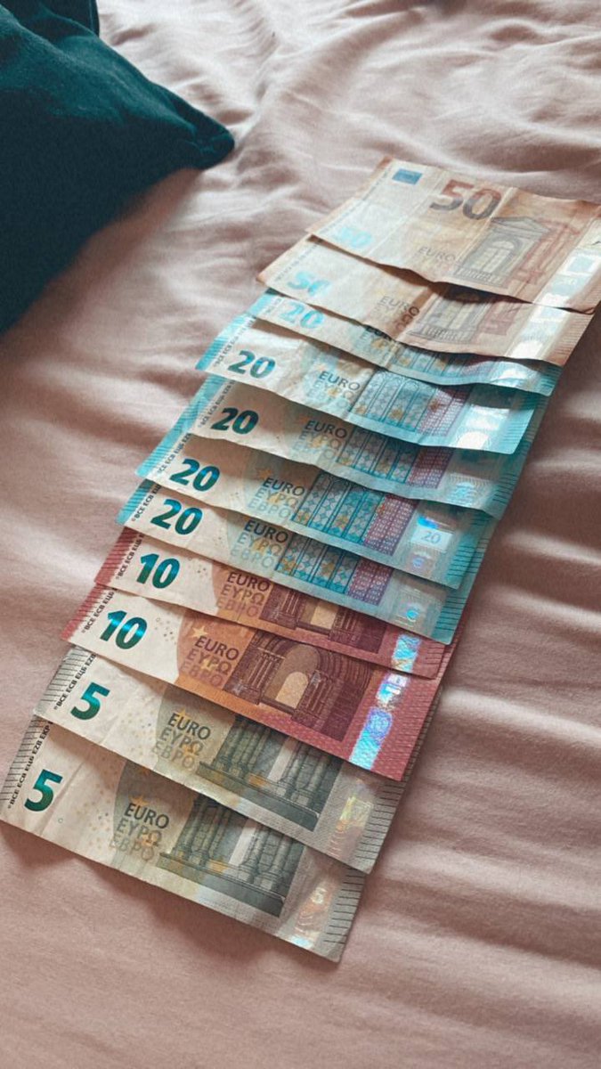 Me encantan las notificaciones de Revolut, pero el efectivo… 🤤 
Que te venga un sumiso a la puerta de casa y te traiga esto no tiene precio, bueno para mi 😂 para el pringadete que lo ha echo si. 🙄🫴👝💶🧎⛓️

¿Quien mas se atreve? 😇

Findom • Femdom • Finfet • Domina