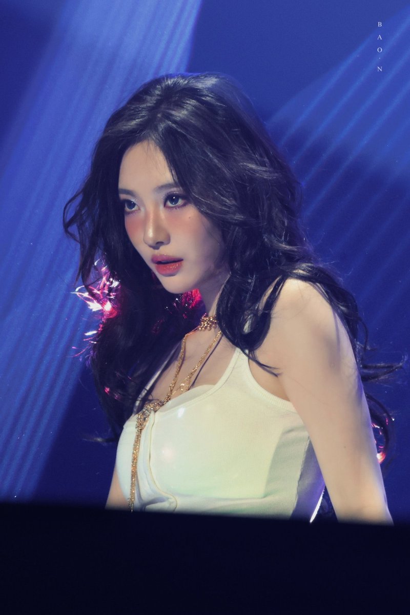 ningshourly's tweet image. SHE’S SO PRETTY