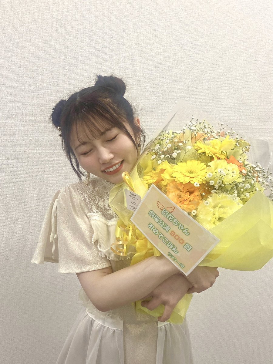 akiyoshi_hkt48's tweet image. 劇場公演900回を迎えました✨✨

立ち止まりそうになった時も、客席にみんなが居たから頑張れました。ありがとう。
色々な感情に出会って、学生のころは難しかった詞も少しずつわかるようになった気がします。

これからも初心とプライドを大切にしていたい。
あたたかい場所に感謝です🤝だいすき！