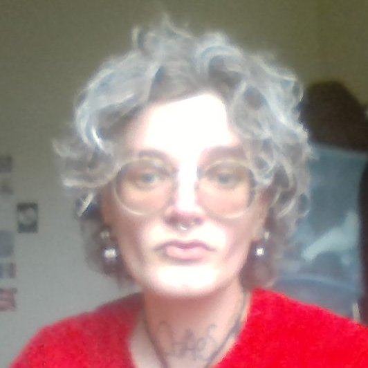 canape_en_queer's tweet photo. Doing something stoopid (yes it's bleach in my hair) (damn I would be a sexy grandpa) (need to have grey hair asap) #MascMarch #ButchAppreciation https://t.co/7Z1BKf5rXM