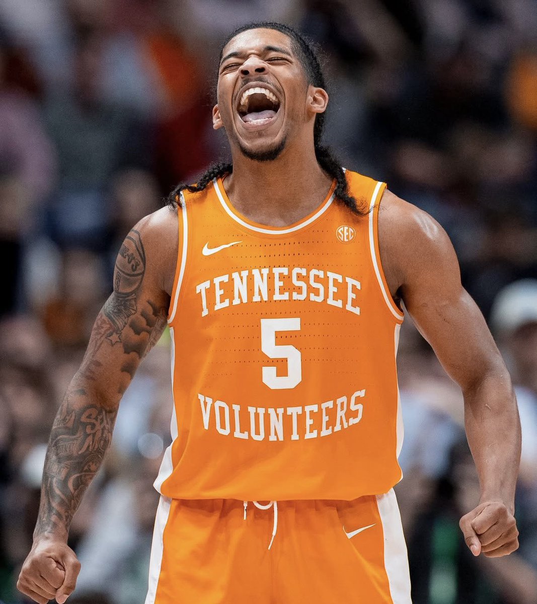 WVLTSports's tweet photo. WAKE UP!! 

it’s looking like a good day to beat the Gators. #Vols https://t.co/9AcuFqkqCF