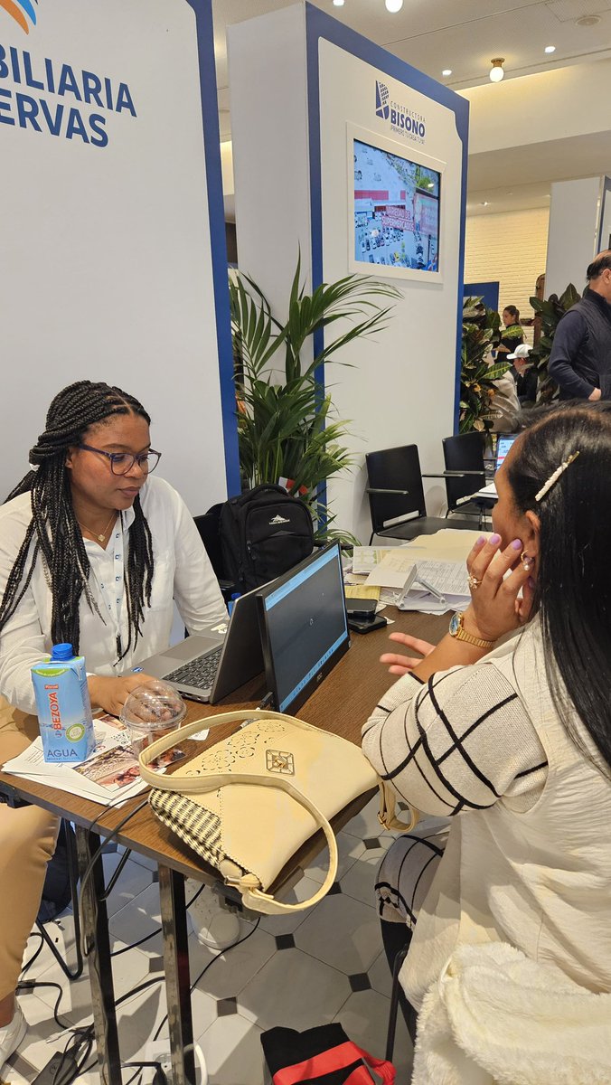 BanreservasRD's tweet photo. Estamos felices de haber acompañado a más #ClientesBR en el camino hacia su hogar en República Dominicana.

En nuestra #FeriaInmobiliariaMadrid, miles de visitantes recibieron asesoría personalizada y accedieron a las mejores opciones de financiamiento, facilitando su inversión en el país.

Gracias por confiar en #Banreservas, seguimos juntos construyendo el futuro de los dominicanos.

 #BanreservasEspaña #ElBancoDeTodoslosDominicanos #TuHogarEnRD
