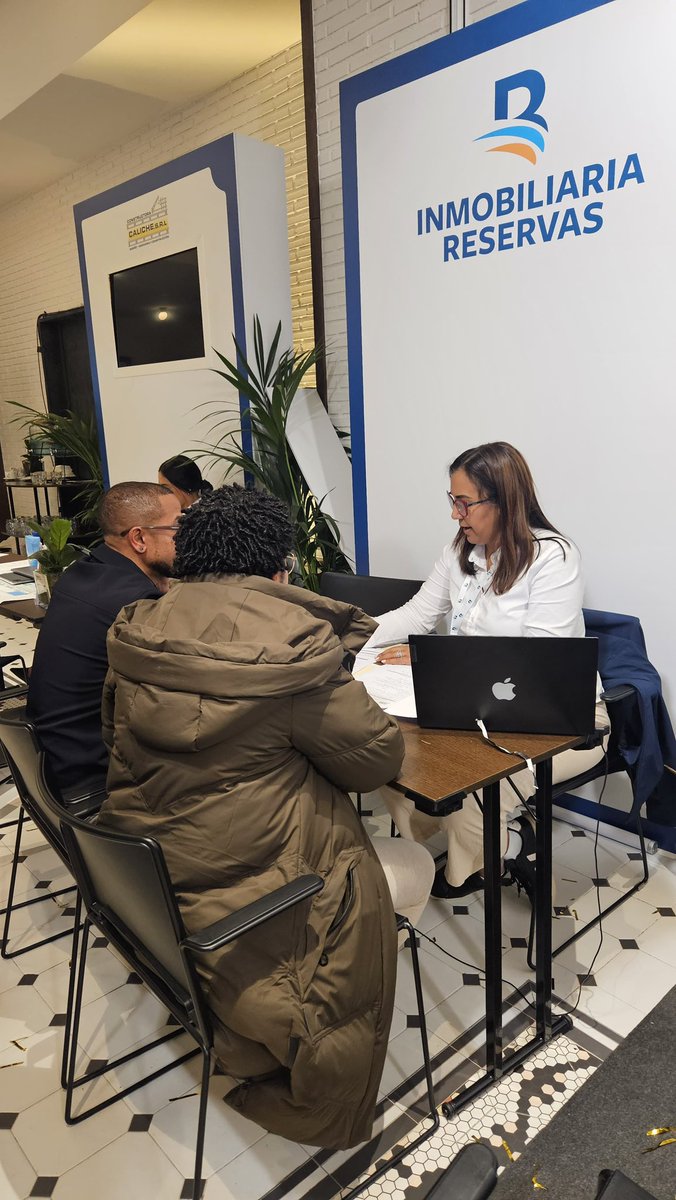BanreservasRD's tweet photo. Estamos felices de haber acompañado a más #ClientesBR en el camino hacia su hogar en República Dominicana.

En nuestra #FeriaInmobiliariaMadrid, miles de visitantes recibieron asesoría personalizada y accedieron a las mejores opciones de financiamiento, facilitando su inversión en el país.

Gracias por confiar en #Banreservas, seguimos juntos construyendo el futuro de los dominicanos.

 #BanreservasEspaña #ElBancoDeTodoslosDominicanos #TuHogarEnRD