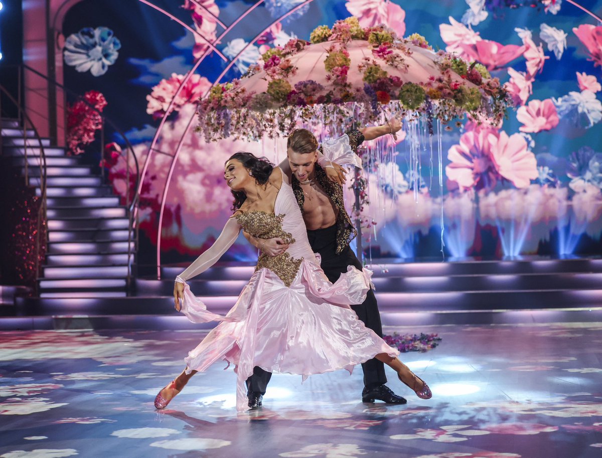 DWTS Ireland (@dwtsirl) on Twitter photo What a Showdance from Kayleigh & Ervinas 🙌
VOTING LINES ARE OPEN! Remember that only your votes count tonight! 🪩 #DWTSIRL What a Showdance from Kayleigh & Ervinas 🙌
VOTING LINES ARE OPEN! Remember that only your votes count tonight! 🪩 #DWTSIRL