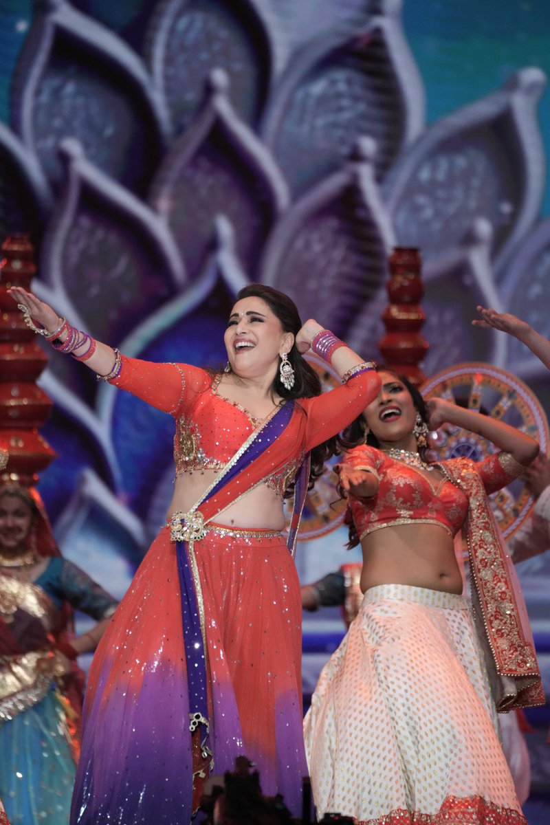 LokmatTimes_ngp's tweet photo. Watch the ever-graceful Madhuri Dixit(@MadhuriDixit) light up your screens with an unforgettable performance at the IIFA Awards 2025!
#IIFAAwards #IIFA #IIFA2025 #MadhuriDixit #Bollywood #IIFAAwards https://t.co/0Xc1ULZrWw