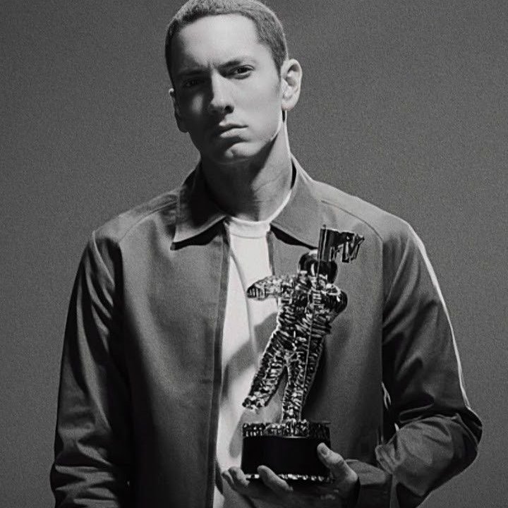 SonaShady8's tweet photo. Eminem is the most decorated Male Artist in the History of #MTV (15x #VMAs ).
#EMA - 14x awards and Global Icon Award in 2013.
#MovieAwards - 2x.

So @MTV is Eminem finally getting the Video Vanguard Award at the #2025VMA's! Cuz the facts show that He is the most deserving! https://t.co/dCrtcG95f9