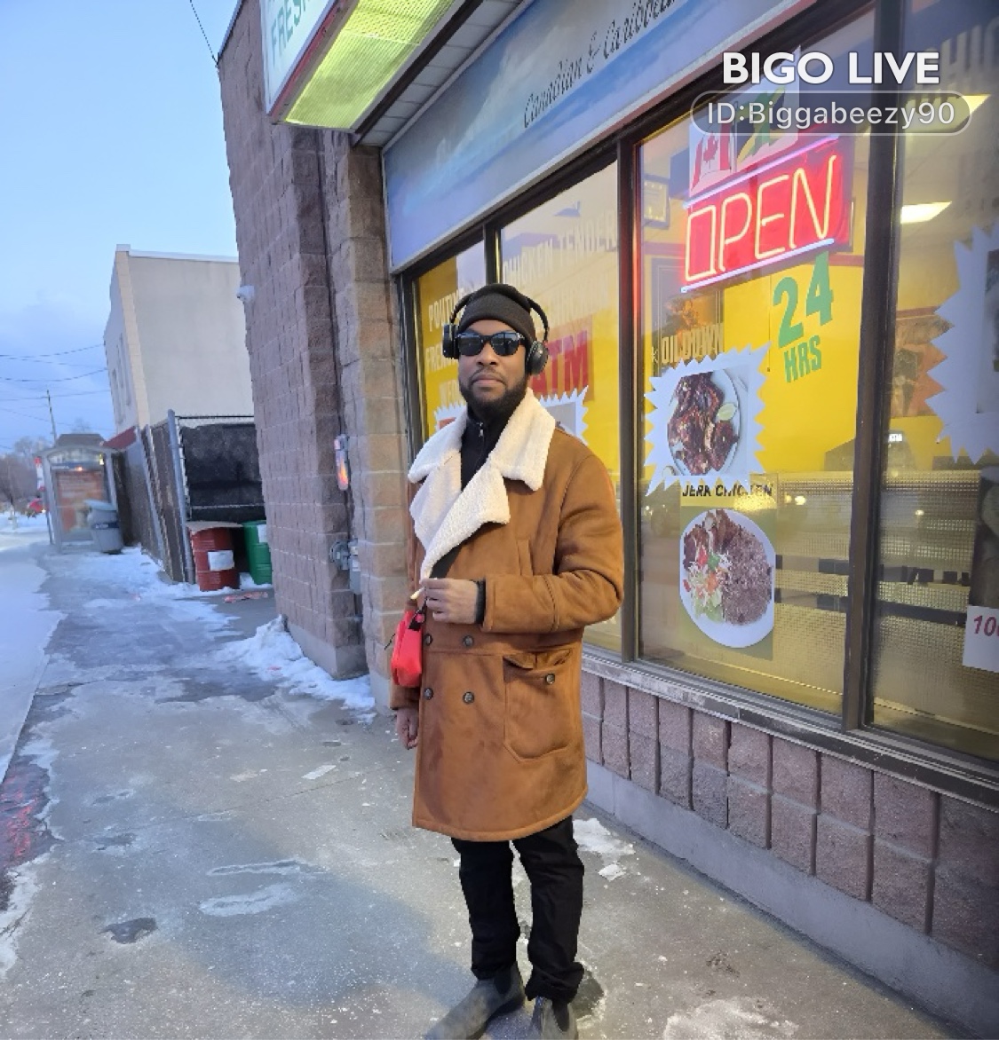 defibarbie's tweet photo. Come and see 💸king Bigga B♟️ streaming live on #BIGOLIVE and make new friends! 
https://t.co/SQ6z62tnZh https://t.co/ZBy81jJOoO