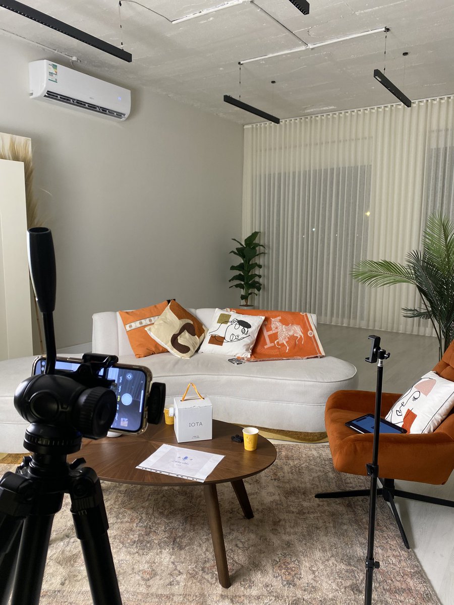 من أمتع المشاريع لهذا السمستر أجرينا حوار صحفي، حيث كانت تجربة مثمرة ومليئة بالفوائد
 أتاحت لنا هذا الفرصة لاكتساب مهارات جديدة🎙️خاصة في تطوير مهارات التواصل الفعّال وإدارة الحوار بمرونة