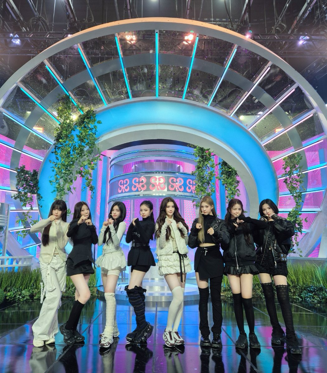 dearlyuha's tweet photo. My heart's doing a happy dance! Show Champion was incredible. Seeing all our fans cheering was like a warm hug. Each moment felt like a sweet dream. Let's make more great memories! 🎀❤️ https://t.co/VMSW6GpeNd