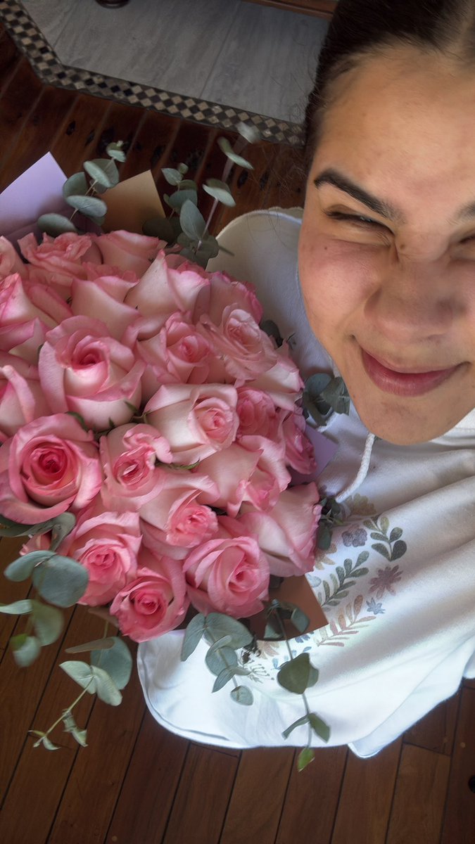 chofstar's tweet photo. Verdaderamente Dios me libró del “yo no soy mucho de regalar flores” https://t.co/YjodxEDrSp