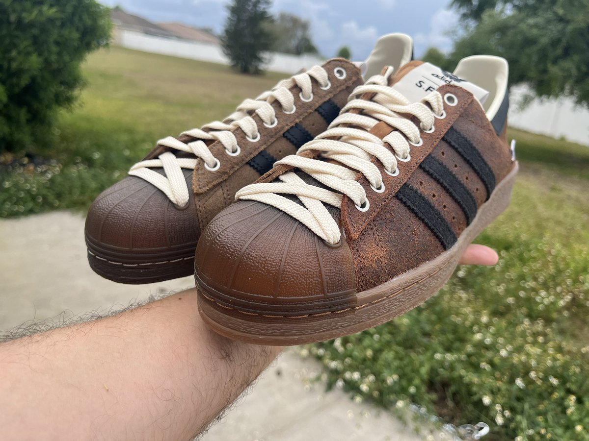 OGRufio's tweet image. Stay on those Jordan releases. Keep making these easy to get 

Adidas Superstar 82 Song for the Mute

These are absolutely beautiful and a must for fans of natural leather. 

#sneakerhead 
#shelltoes