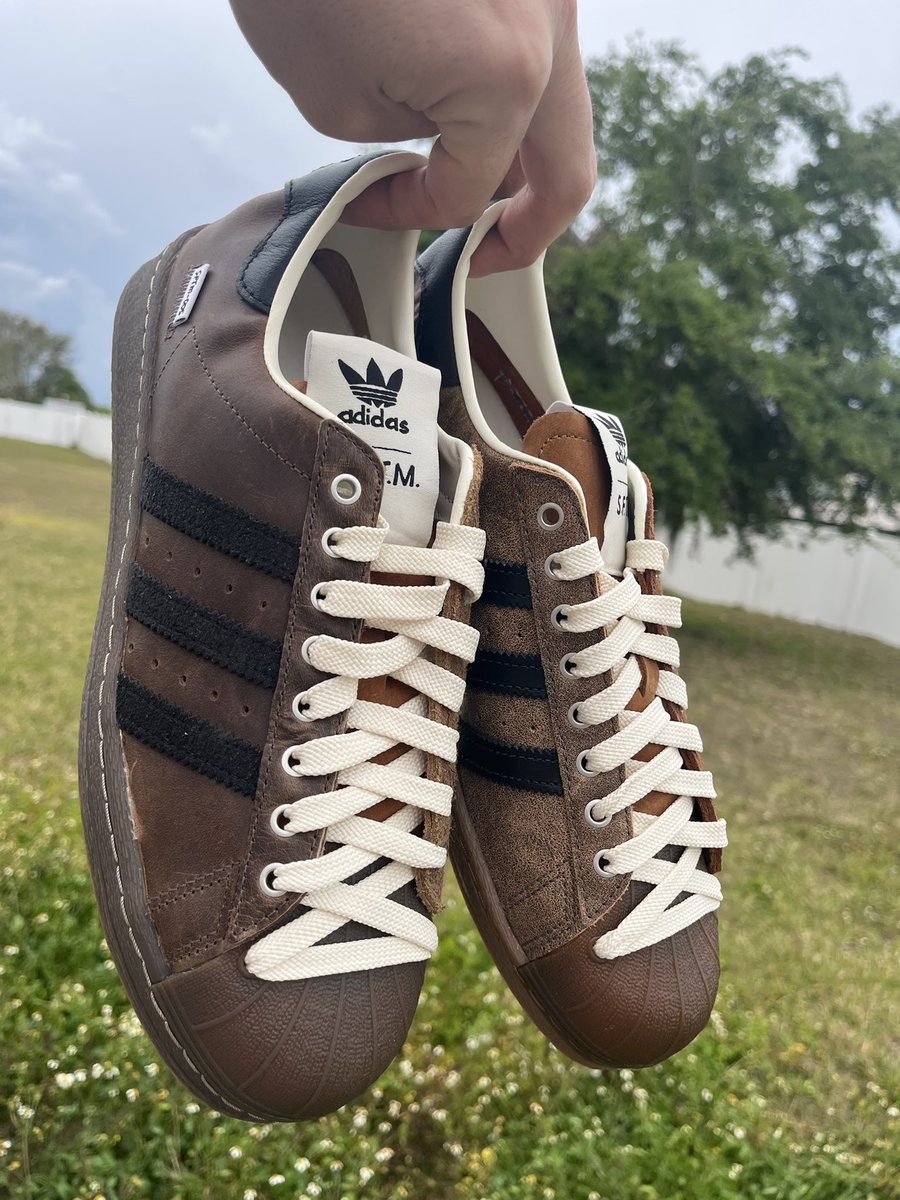 OGRufio's tweet image. Stay on those Jordan releases. Keep making these easy to get 

Adidas Superstar 82 Song for the Mute

These are absolutely beautiful and a must for fans of natural leather. 

#sneakerhead 
#shelltoes