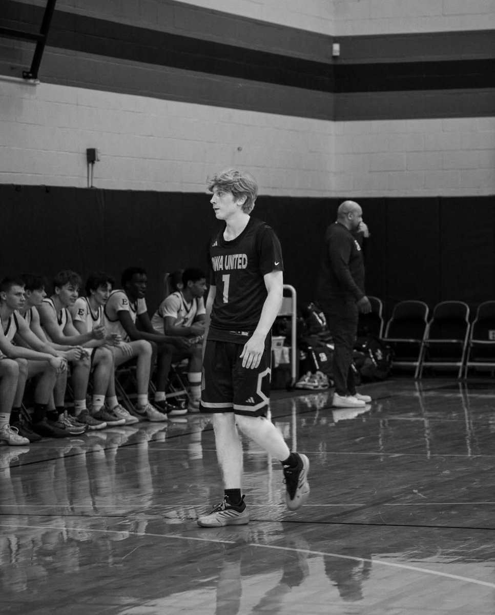 Rodger Bohn (@rodgerbohn) on Twitter photo 6'2 '25 JJ Sullivan showing why he's one of elite shooters left on board at @TheGrindSession,scoring 18 of <a href="/iowaunitedprep/">Iowa United Prep</a> 's 22 first quarter pts w/6-9 3PT.Minnesota product shows nasty change of pace coming off screens,has great release,&knows how to get open via misdirection. 6'2 '25 JJ Sullivan showing why he's one of elite shooters left on board at @TheGrindSession,scoring 18 of <a href="/iowaunitedprep/">Iowa United Prep</a> 's 22 first quarter pts w/6-9 3PT.Minnesota product shows nasty change of pace coming off screens,has great release,&knows how to get open via misdirection.