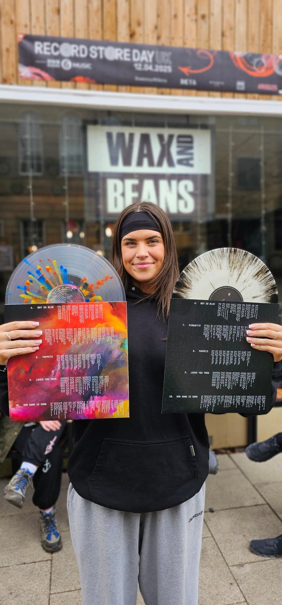 waxandbeans's tweet image. The Slow Readers kindly signed some extra stock for us on Friday night when they were signing the exclusive Black Dust variant. 

All orders a re now parcelled up and shipping tomorrow. 

Grab limited signed stock here
waxandbeans.co.uk/search?options…