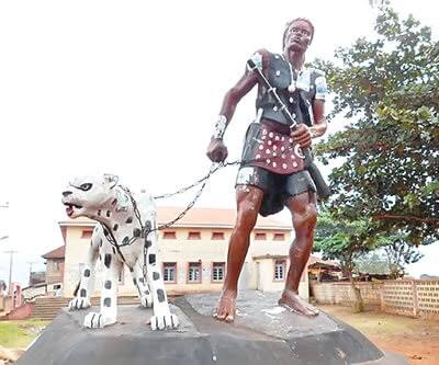 PadiiRadio's tweet photo. Picture of the statue of Orona of Ilaro, a great warrior of ancient times by Kayode Afolabi

Close to this monument is the town hall named after the honourable warrior "’Orona’ Hall". The statue of Oronna and his Leopard (picture above) are still there for tourists and lovers https://t.co/o1eNMvPeys
