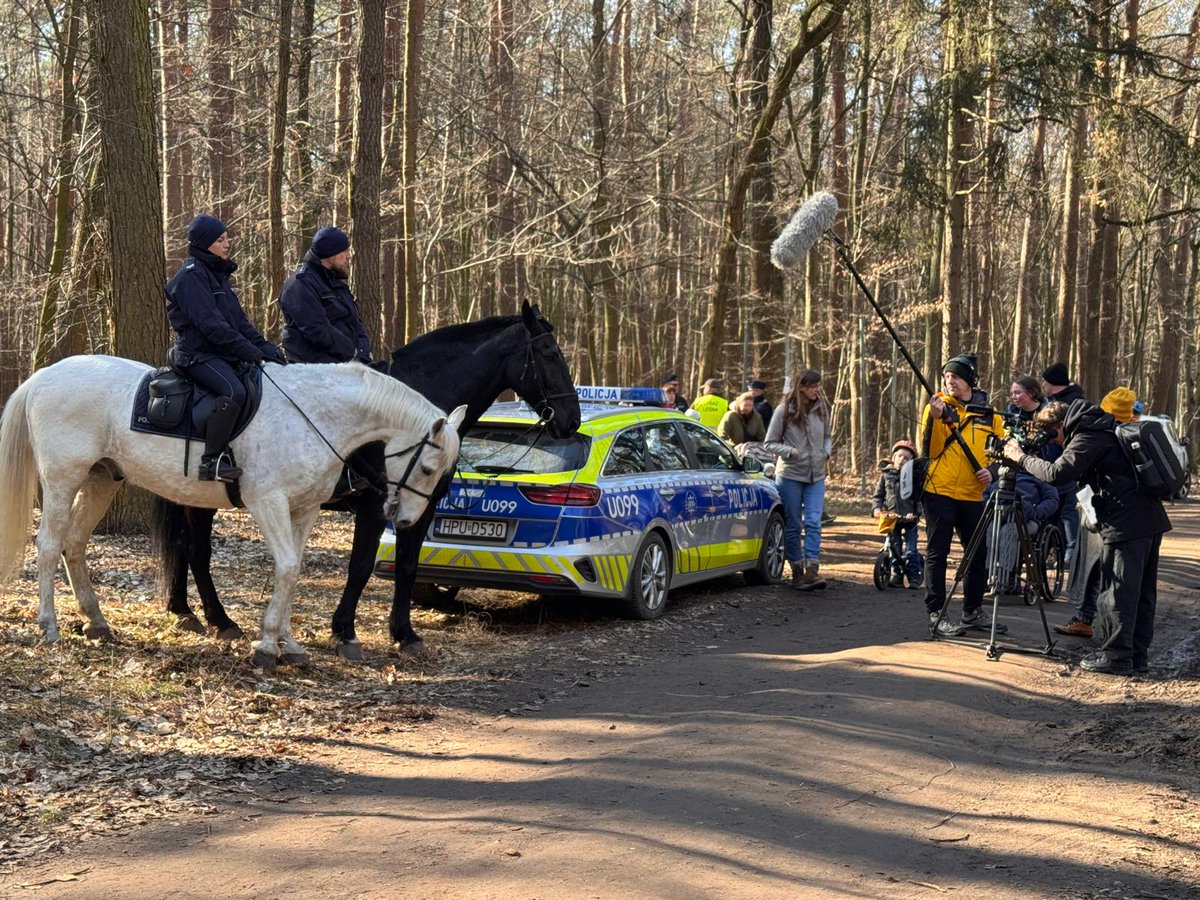 tomarkiewicz's tweet photo. Śnieżycowy Jar w #NadleśnictwoŁopuchowko w mijający weekend odwiedziło 7888 osób: 2546 w sobotę i 5342 dzisiaj. Łącznie z poprzednim to już ponad 14100 osób podziwiało ten cud natury. Dzięki zaangażow. leśników, policji i wojska wszystko przebiega bezpiecznie również dla przyrody https://t.co/WuHRfTDrMU