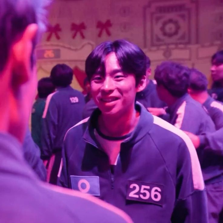 rosaescence's tweet photo. I NEVER see any1 talk abt these two 

Se-mi and her dumbass bf (or butch) like IK Gyeongsu would be loyal asf for her and be down BAD (me too tho me too) 

#SquidGame2 #p256 #p380 #gyeongsu #semi https://t.co/aQ9VztTeRL