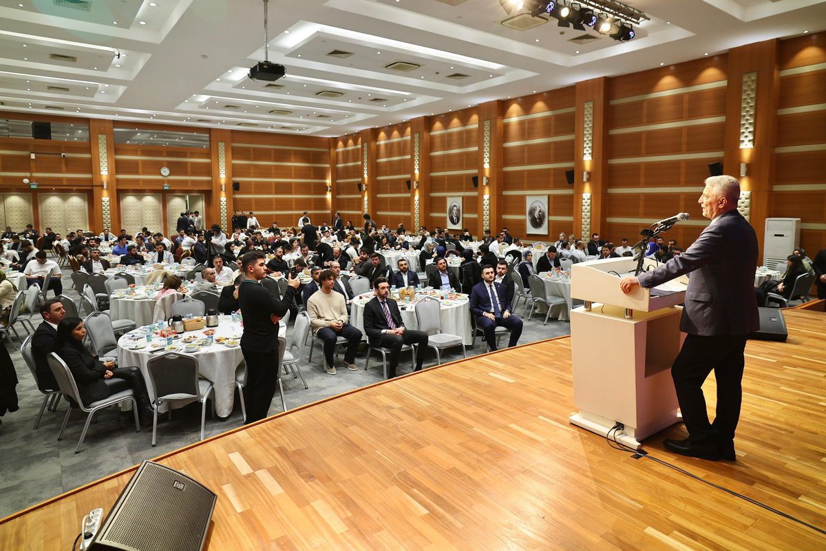 AK Parti İstanbul İl Gençlik Kolları Sivil Toplum ve Halkla İlişkiler Birimi olarak, Ticaret Bakanımız Sn. Ömer Bolat’ın katılımıyla İstanbul’daki hemşehri derneklerimizin Gençlik Kolları Başkanlarını iftar soframızda ağırladık.