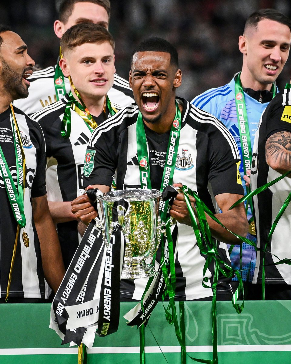 alimo_philip's tweet photo. 🇸🇪🇪🇷 A proud moment for Newcastle United’s Alexander Isak! 

#CarabaoCupFinal https://t.co/u5wYTX1Yp4