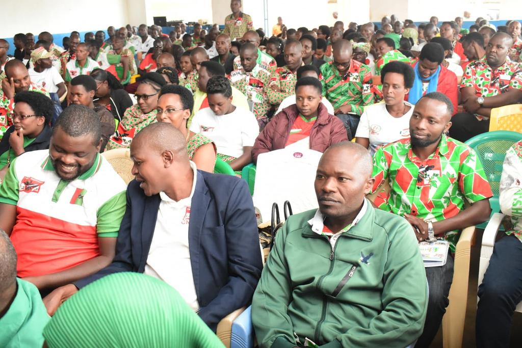 CnddFddBuhumuza's tweet photo. ##Burundi Kuruno munsi igenekerezo rya 16/3/025 ubuserukizi bw' umugambw @CnddFdd mu ntara ya #Buhumuza bugiwe imbere na Nyakubahwa Umunyamabanga w' umugambwe mu ntara bwatunganij umwiherero kubaserukira ibisata bitandukanye bigize ubuzima bwa komine ya Cankuzo.@DorianeMunezero https://t.co/45m3gaAnea