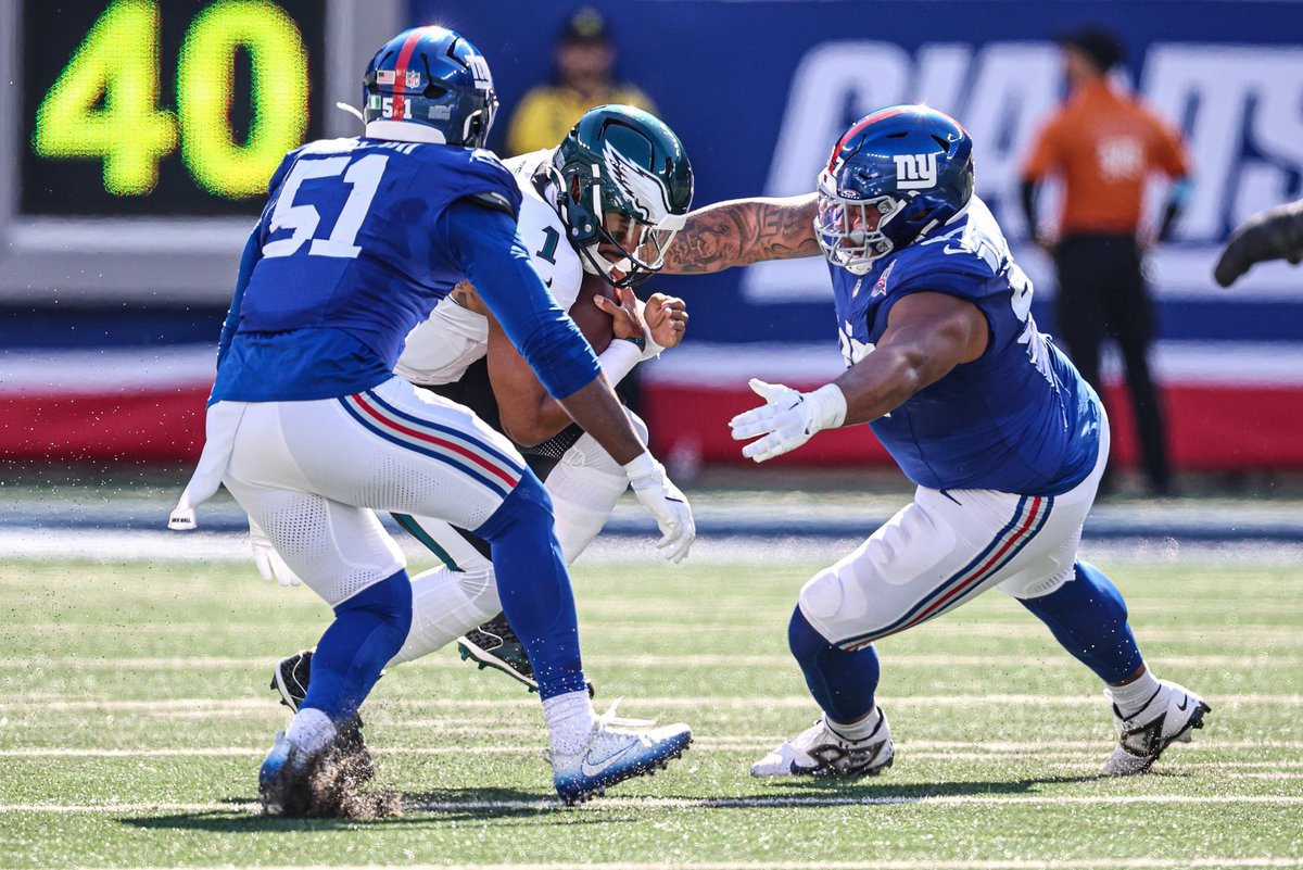 TitanTigre's tweet photo. How the hell is Azeez Ojulari still a free agent?

- 24 years old
- 22 career sacks
- 37 quarterback hits
- 4 FF, 2 FR, 21 TFL, 107 TT
6-3, 242 with 4.61 second in the 40 yard dash and 1.60 in the 10 yard split. 26 Reps of Bench Press with 225 lbs
 #Titans @Titans @MikeBorgonziGM https://t.co/3HWmlqQvam