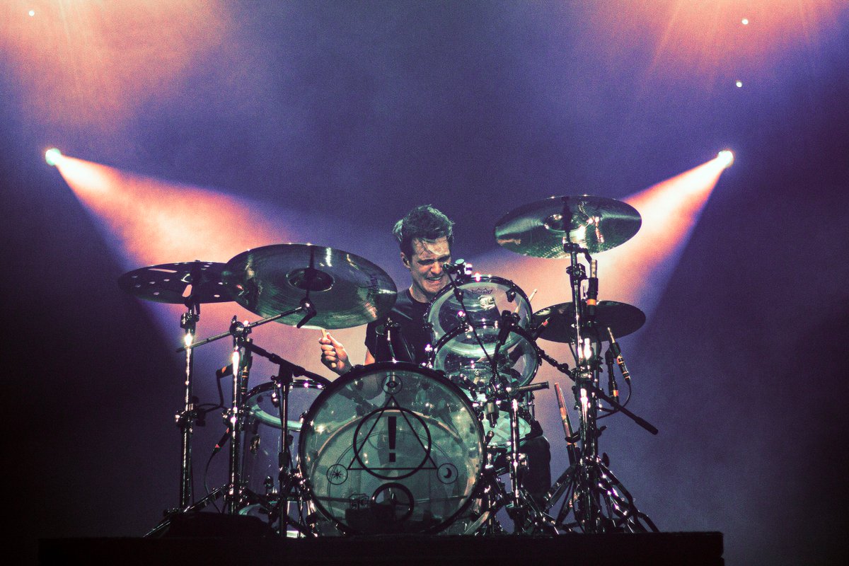 _forkedtongues's tweet photo. a picture of brendon urie you've never seen before because i took it https://t.co/bSP2tCRAMT