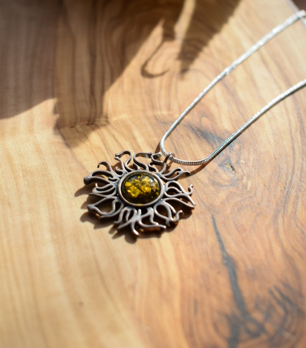 There's not one but two amber sun necklaces in this drop ☀️

#shopindie