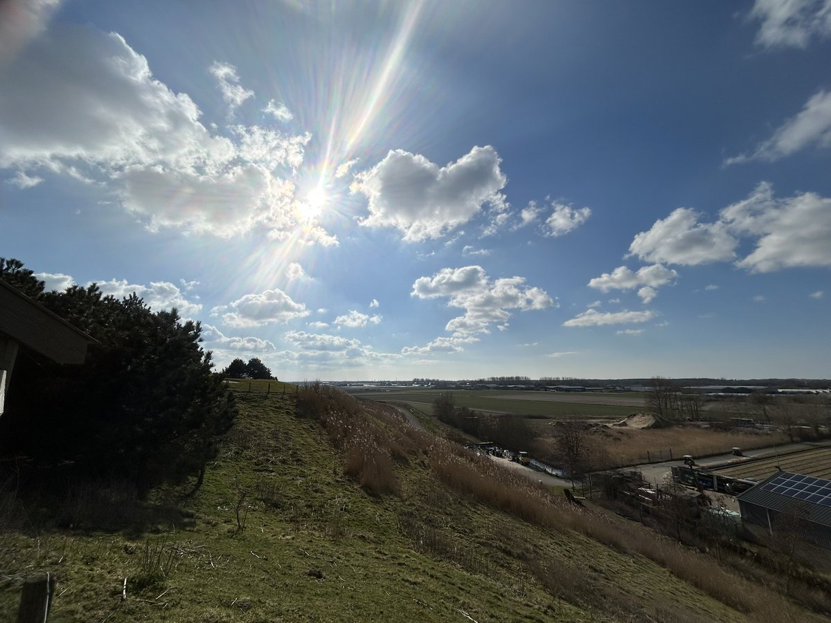 BirgithaBakker's tweet image. ☀️ Mooi weer, dus lekker naar buiten! Even bewegen, genieten van de frisse lucht en opladen voor een nieuwe week. ⛳️🏌️‍♂️✨
#Relax #EnjoyTheLittleThings #DuurzameInzetbaarheid #Balans 🌿🏞️