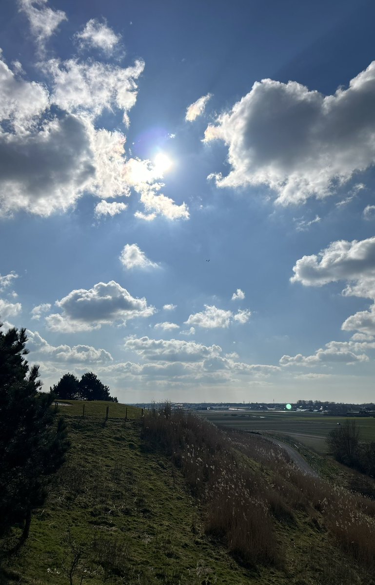 BirgithaBakker's tweet image. ☀️ Mooi weer, dus lekker naar buiten! Even bewegen, genieten van de frisse lucht en opladen voor een nieuwe week. ⛳️🏌️‍♂️✨
#Relax #EnjoyTheLittleThings #DuurzameInzetbaarheid #Balans 🌿🏞️
