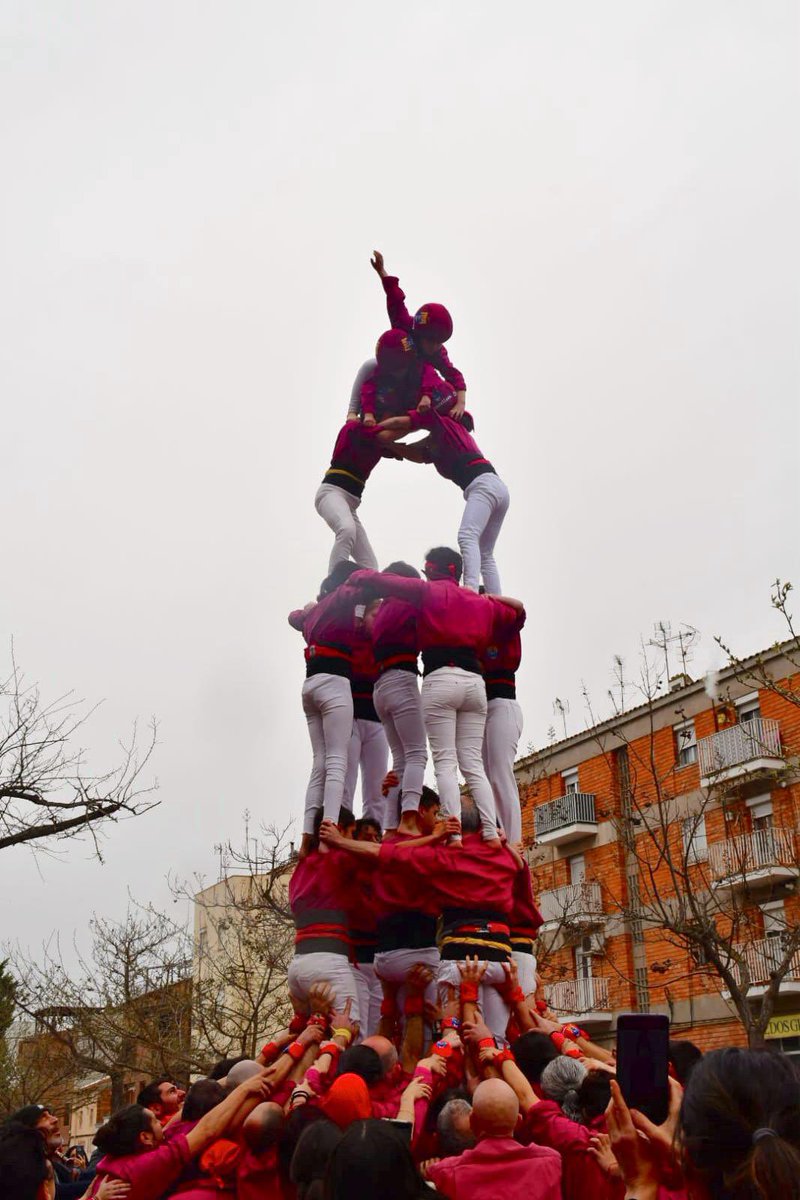 CdLleida's tweet photo. 👉🏻 Al migdía, hem celebrat la primera actuació de la temporada, on en solitari hem descarregat 2pd4, el 3d7, el 5d6 i el 4d6a!✨💪🏻

#orgullbordeus #castells https://t.co/TdCXfMcmaX