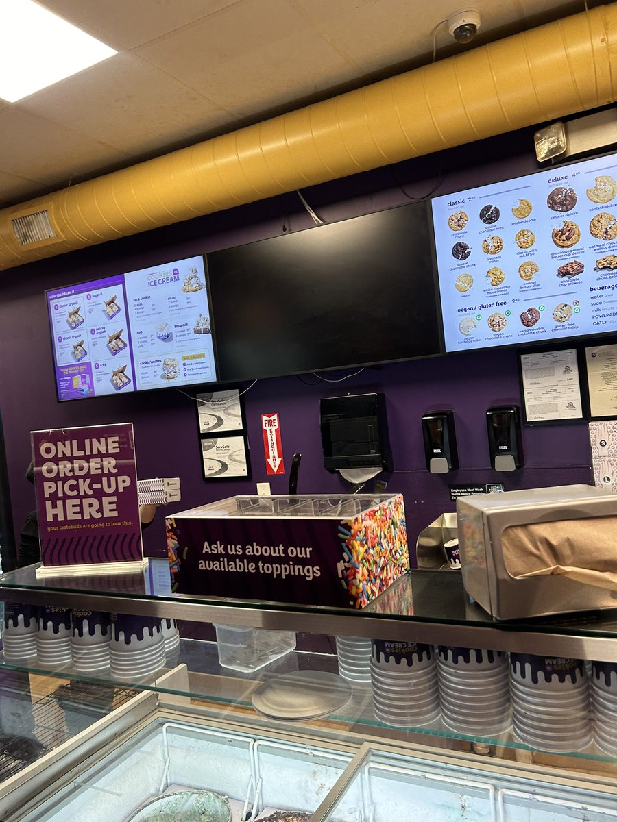 my insomnia addiction has to stop, this why im never losing weight 😭😫