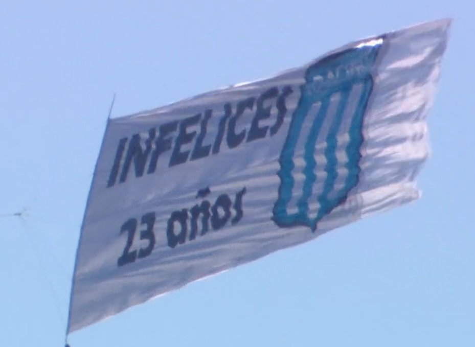 LA SORPRESA DE #RACING PARA EL CLÁSICO DE AVELLANEDA 🤯

Una avioneta apareció en el "Estadio" LDA recordando los 23 años sin ganar del local 😂

"INFELICES, 23 AÑOS"