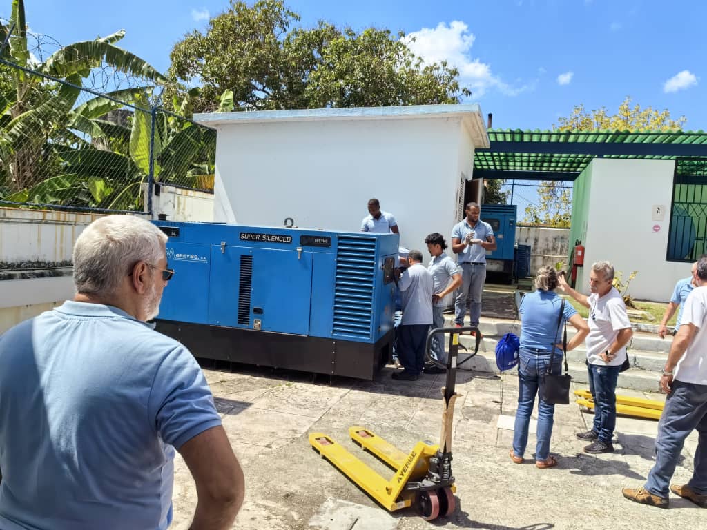 Ante la contingencia energetica: ETECSA realiza acciones urgentes como de costumbre,para mantener las comunicaciones en el país siempre al servicio de nuestro pueblo!
#Cuba